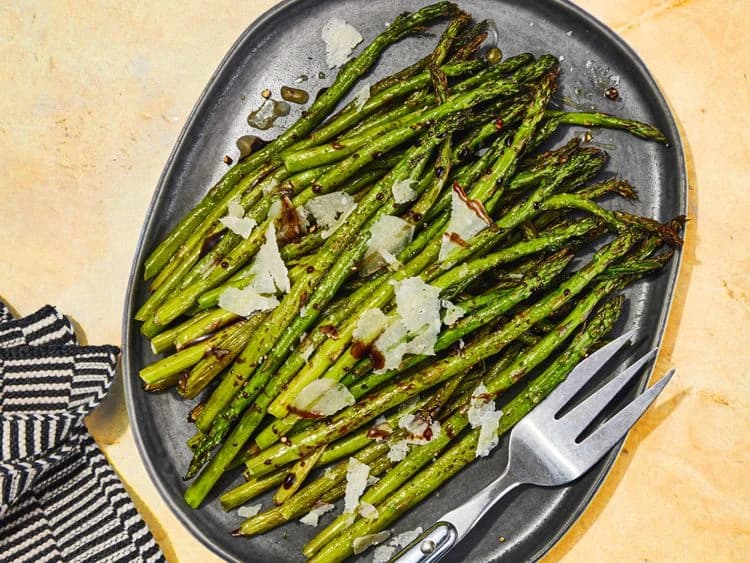 Perfectly roasted asparagus spears