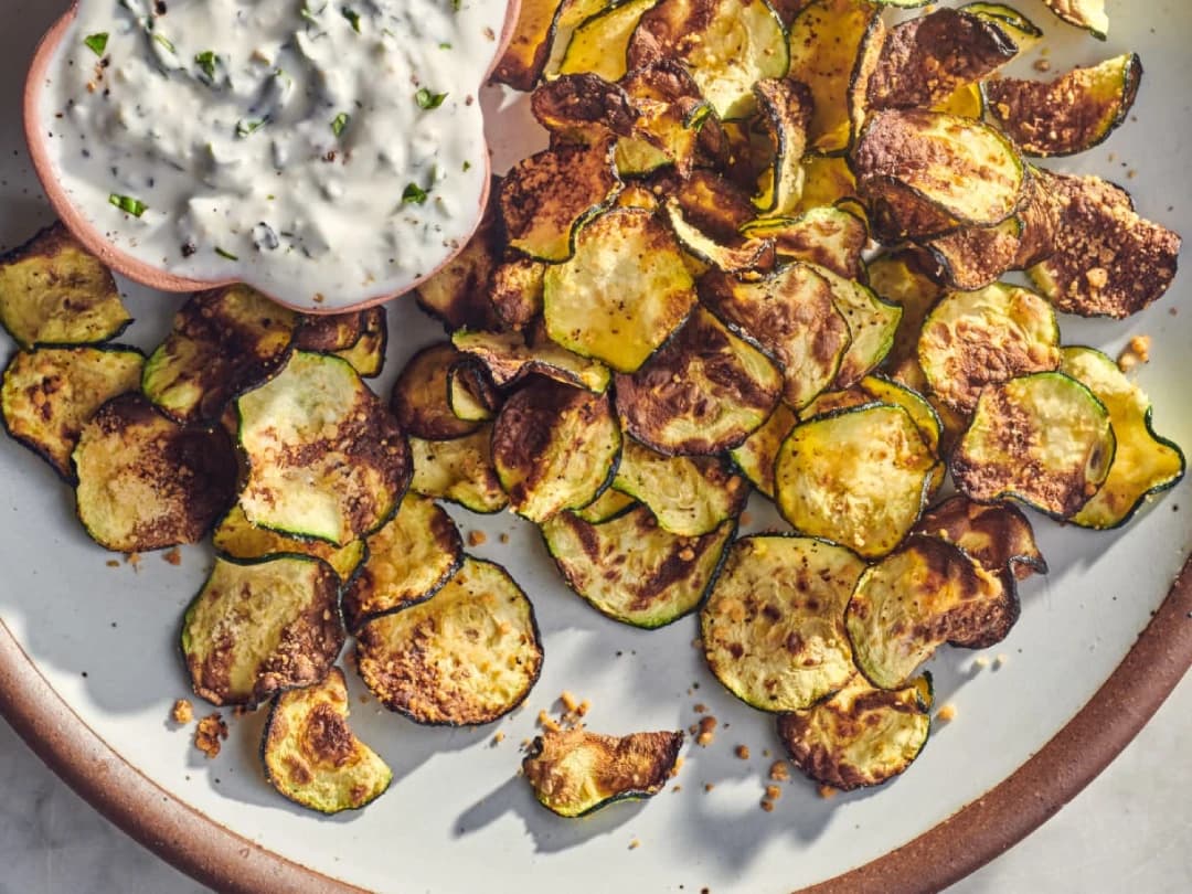 Crispy zucchini chips with seasoning